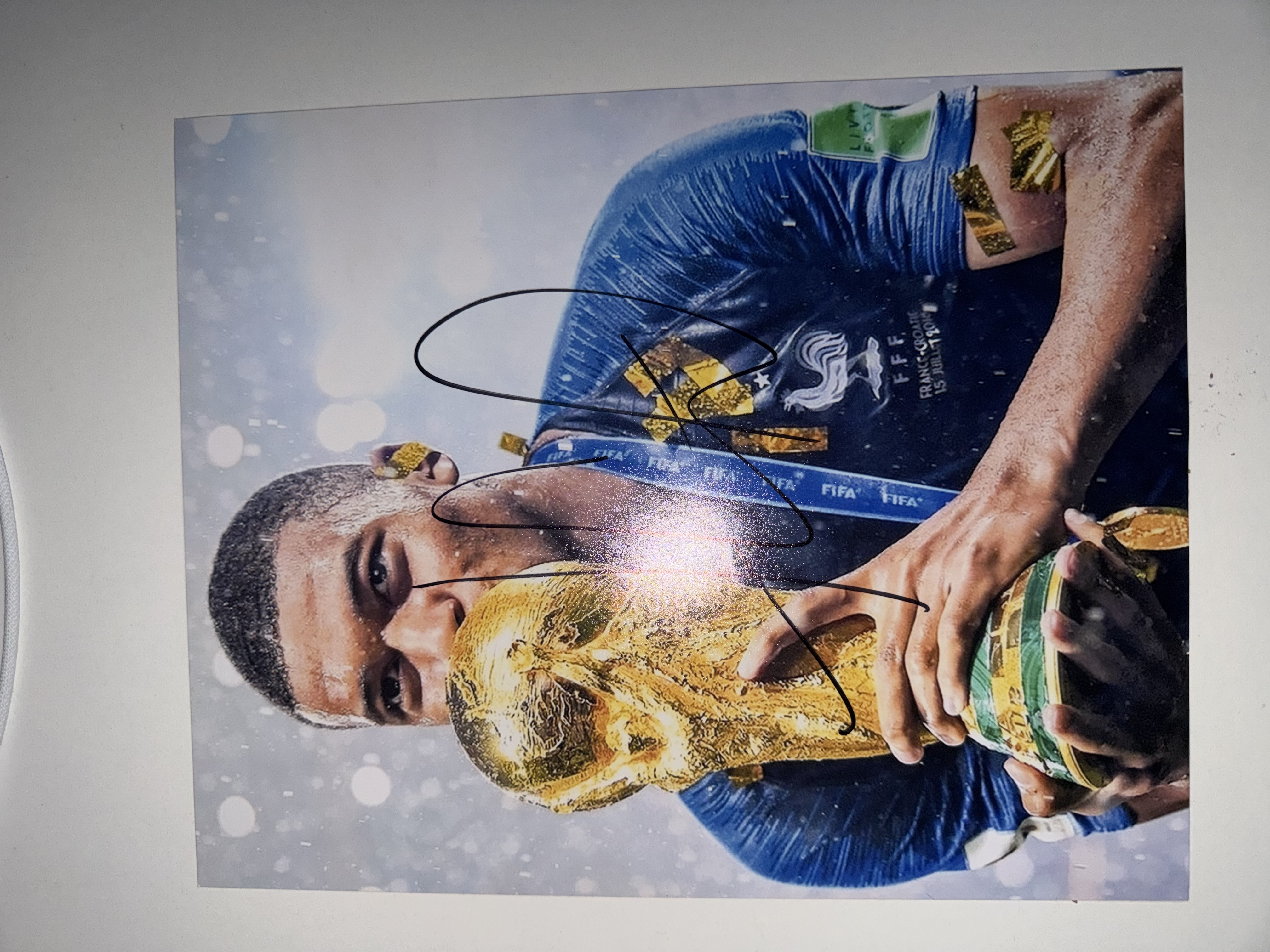 Photo signé par Kylian Mbappé