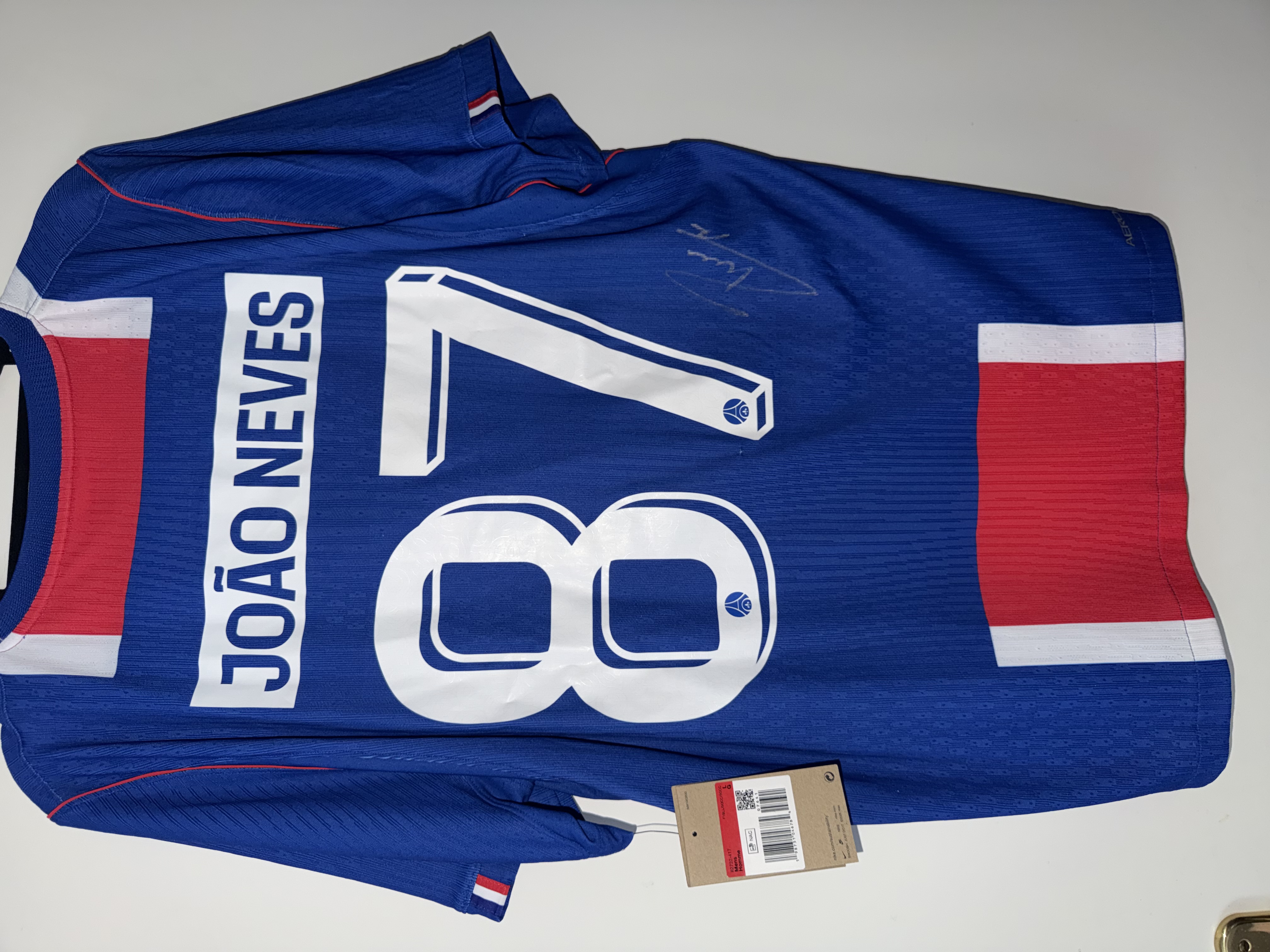 Maillot PSG signé par joão neves