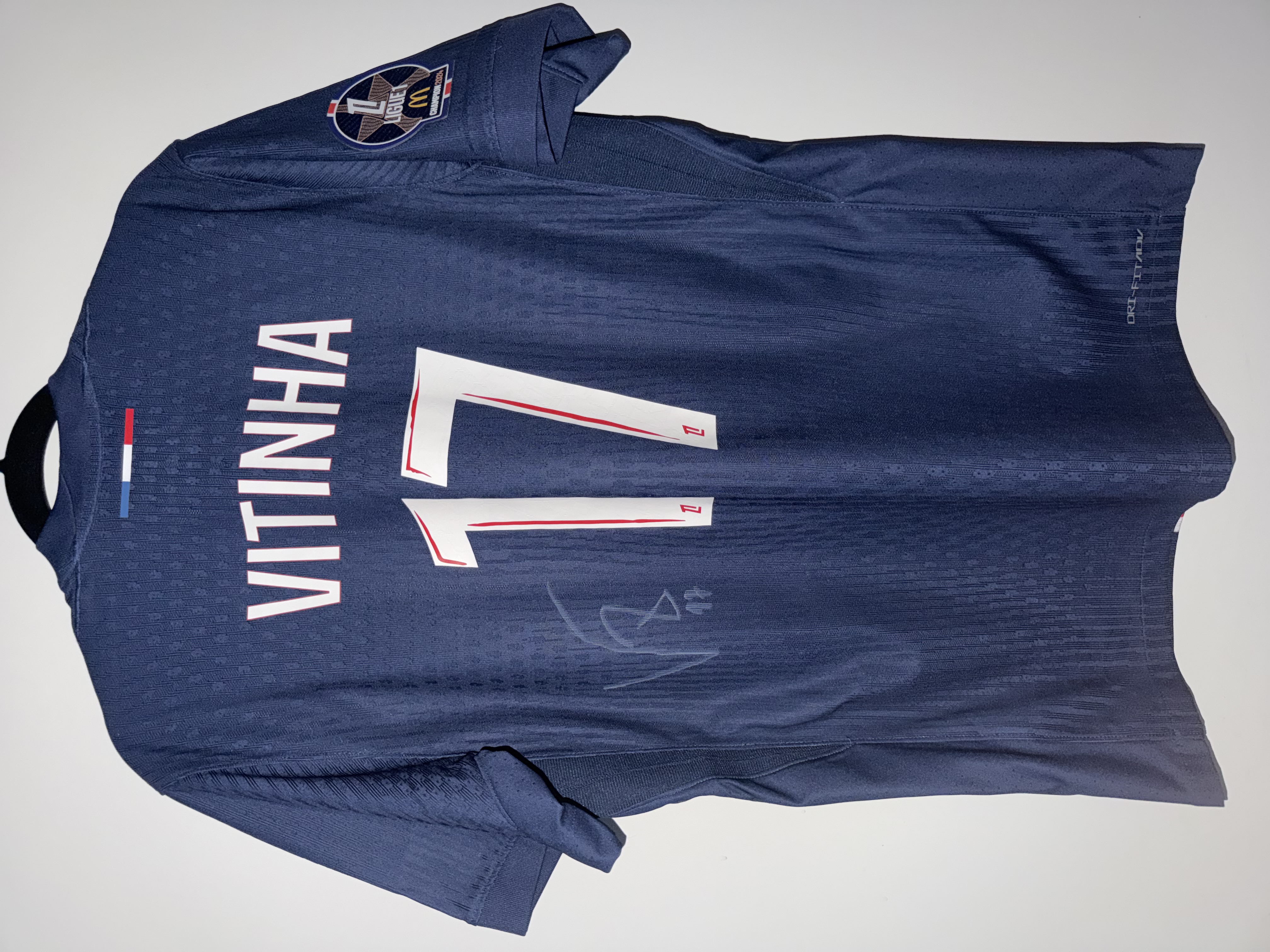 Maillot psg signé par Vitinha